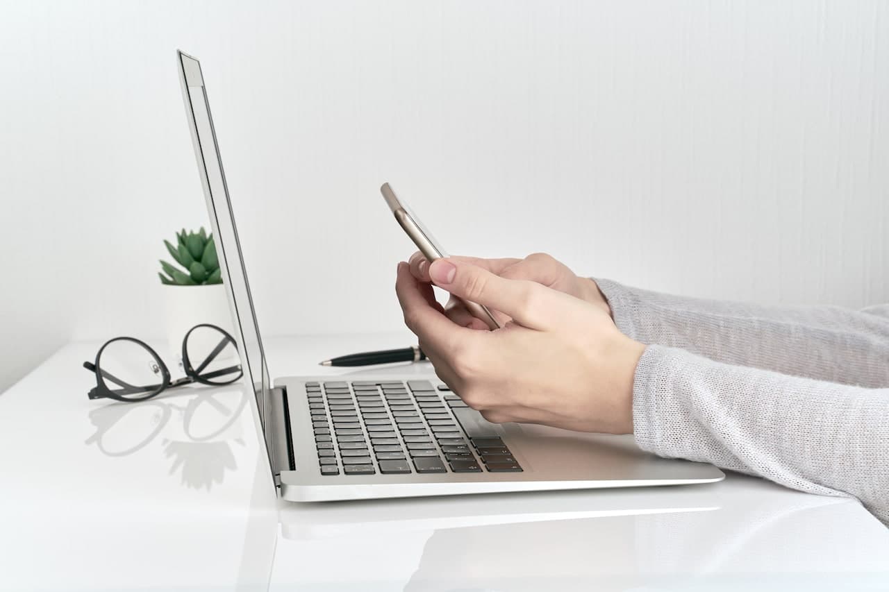 6 Ways Your Phone Is Tracking You – And Why It Matters for Your Dental Practice